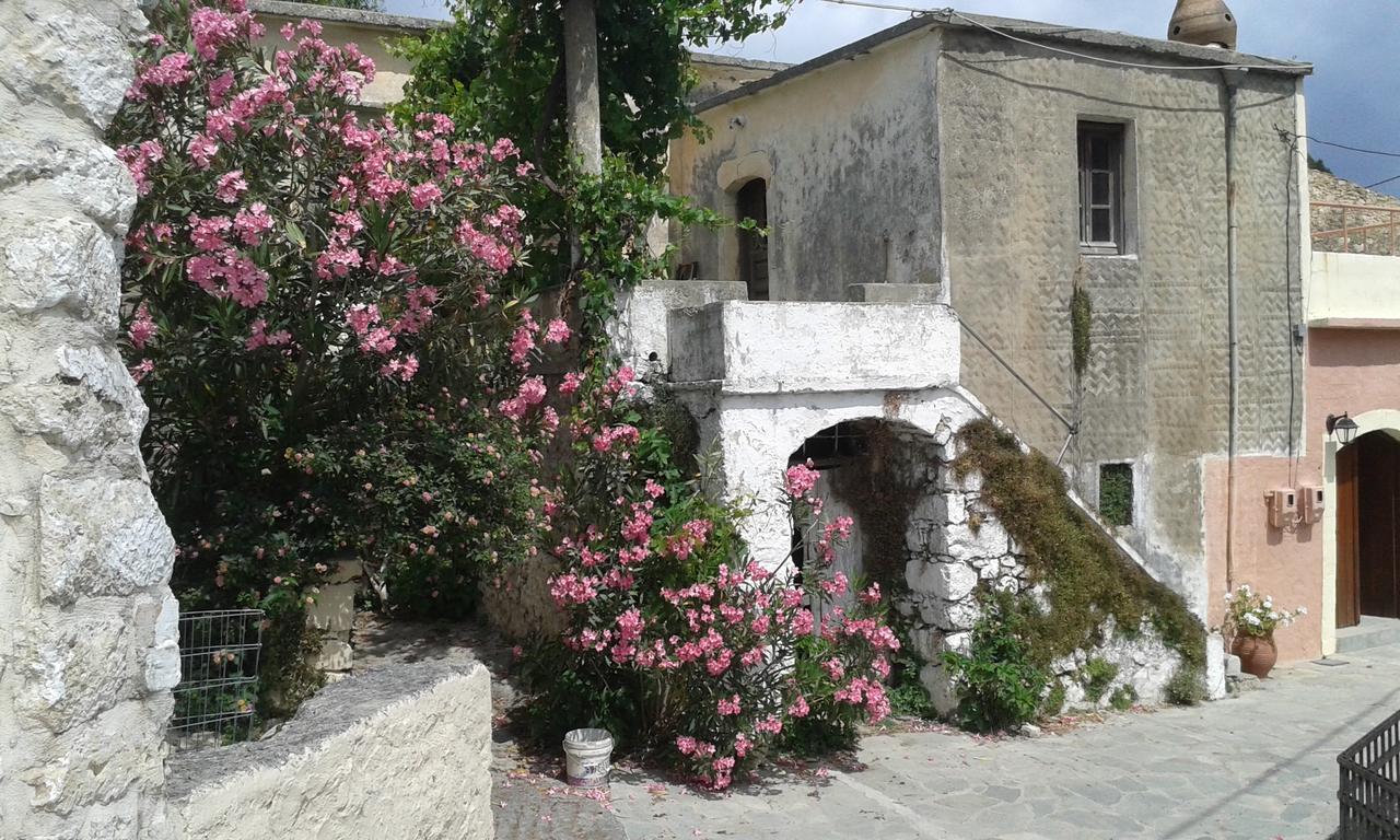 Aravanes Thronos Buitenkant foto